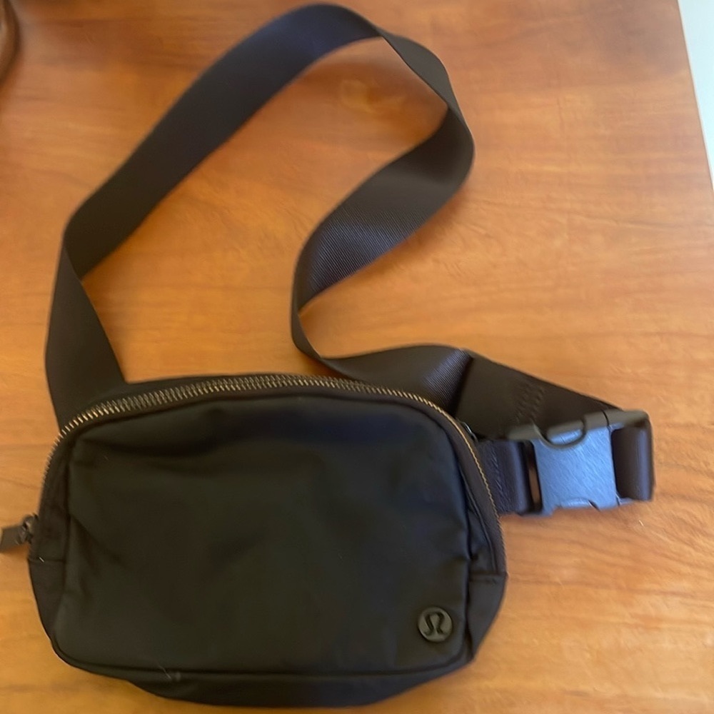 Lululemon Belt|crossover Bag.